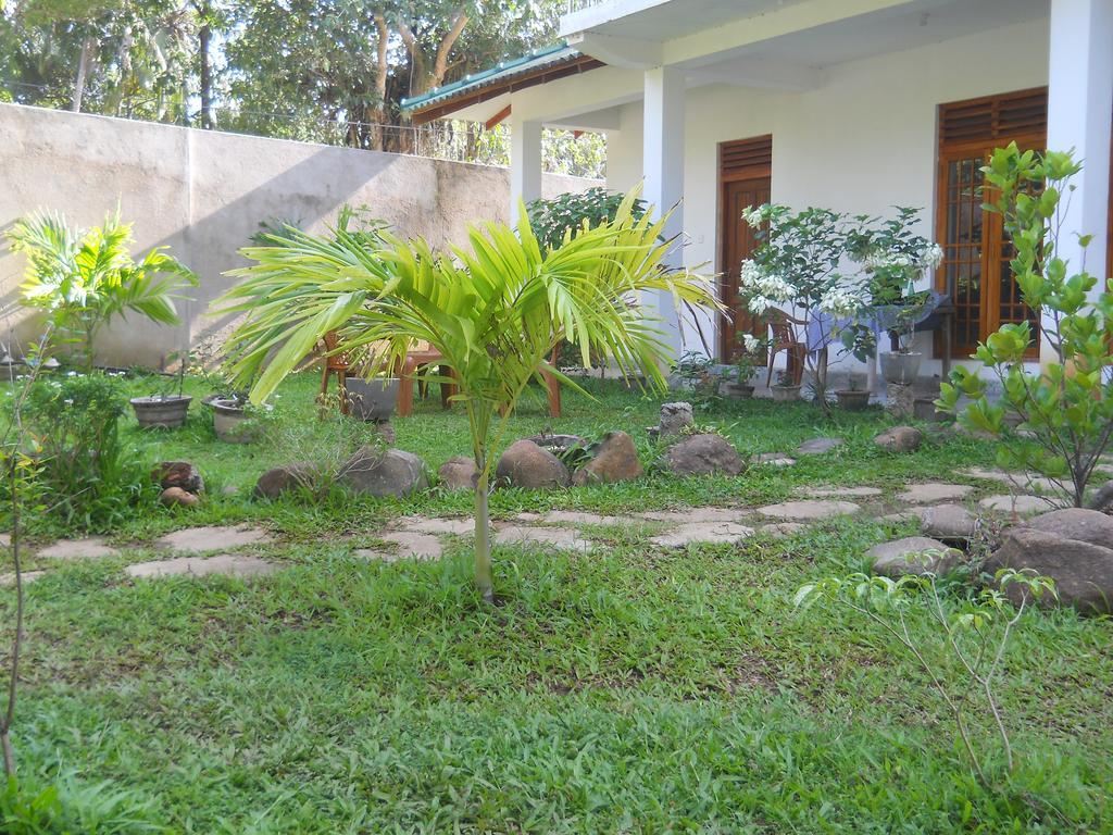 Sunset Tourist Home Cidade Antiga de Polonnaruva Exterior foto